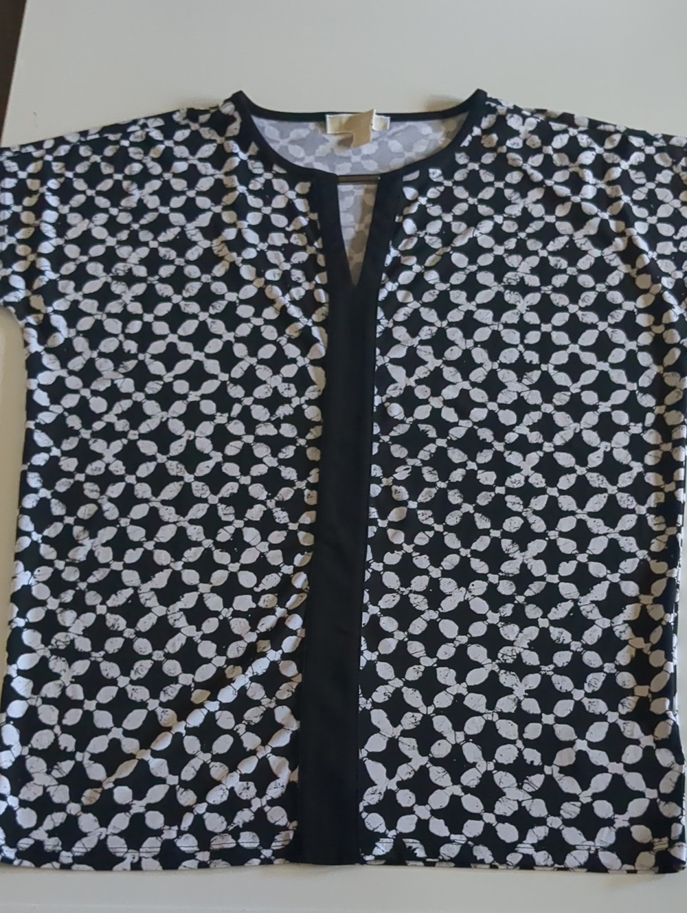 MICHAEL Michael Kors Black and White Geometric Short-Sleeve Top medium